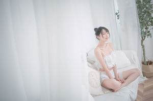 [COS Welfare] Zhou Ji is a cute bunny - white pajamas